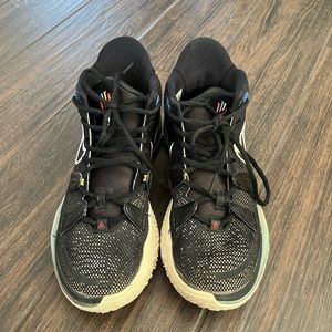 Kyrie basketball shoes